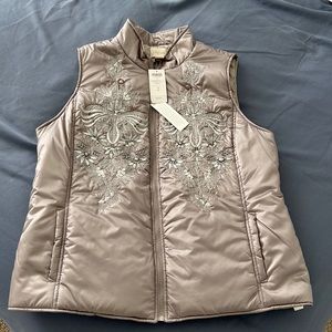 NWT smoke free home Chicos vest